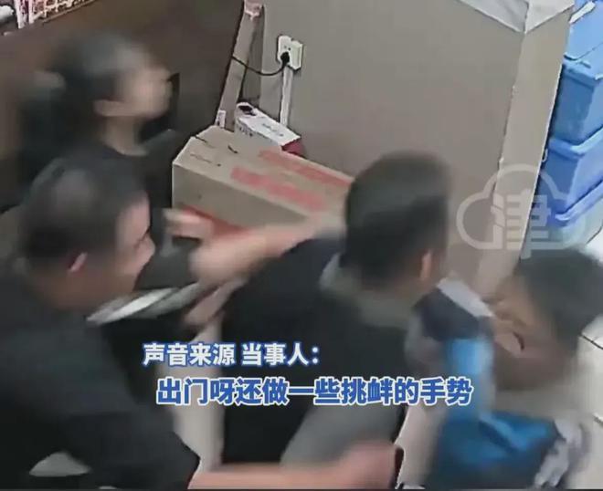 长在饭店院内小便还闹事冲上热搜评论炸锅k8凯发马竞赞助好大官威！人社局副局(图8)