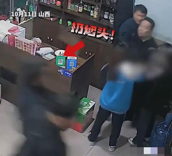 长在饭店院内小便还闹事冲上热搜评论炸锅k8凯发马竞赞助好大官威！人社局副局(图6)