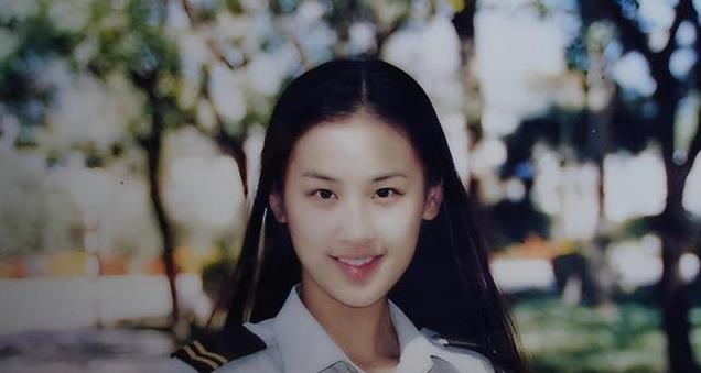 同学都成了老阿姨当时的她嫩的像少女凯发赛事合作黄圣依参加高中同学聚会